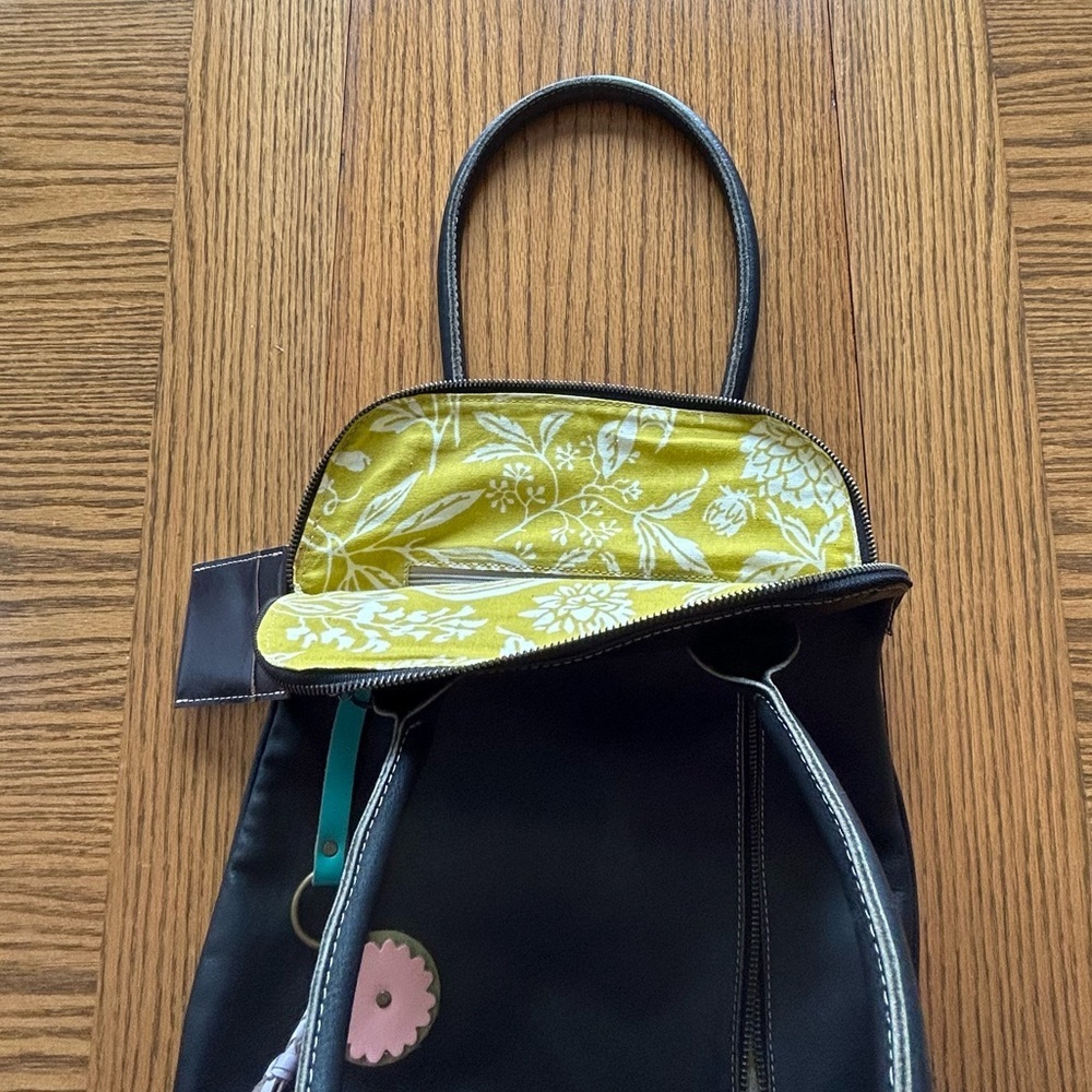 Cueropapel& Tijera Black Leather Large Zippered Bag with Charms - Picture 12 of 16